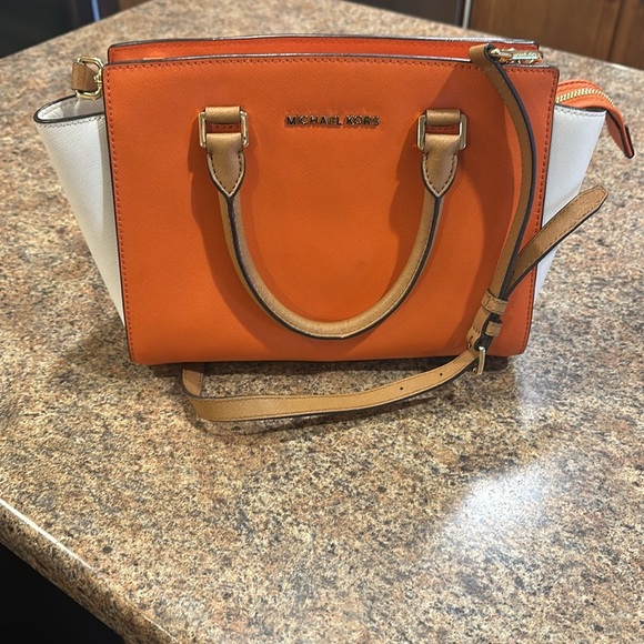 Michael Kors Leather Crossbody Bag With Handles Top Zipper Closure Orange White - Picture 3 of 16